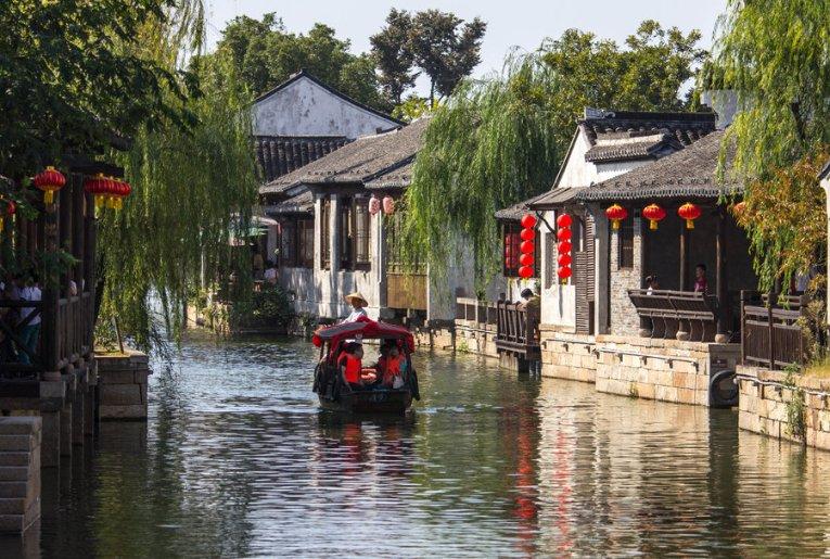 迷路的可爱女宝宝